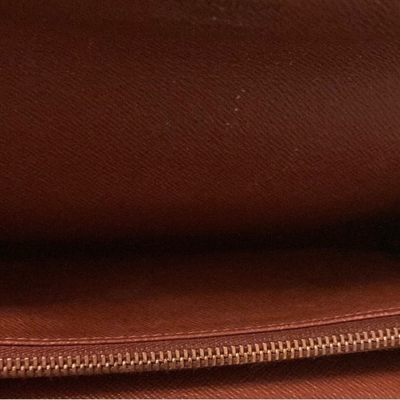 Louis Vuitton Monogram - Picture 5 of 11